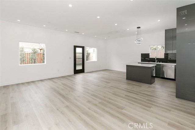 15009 Wyandotte Street, Van Nuys CA: https://media.crmls.org/medias/8a249e38-801a-4a19-a176-3a3affe7c0ce.jpg