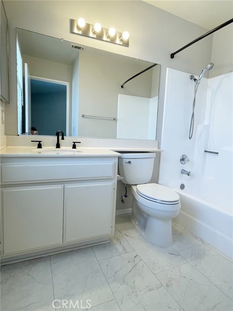 656 Springbrook N, Irvine CA: https://media.crmls.org/medias/8a24a526-12c8-4b56-99bf-2ea8d88ae37f.jpg