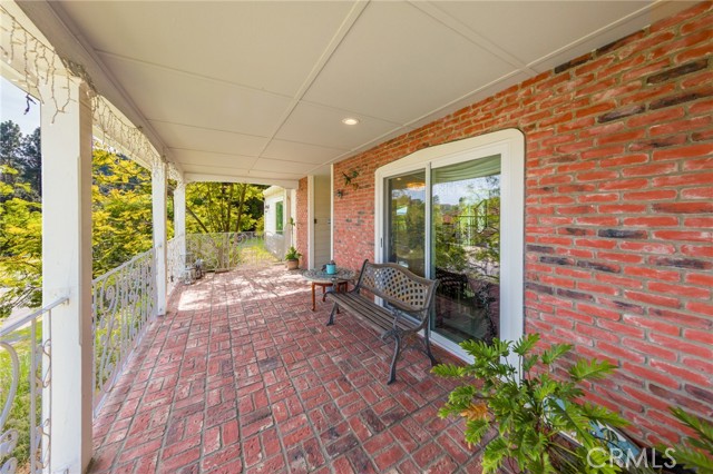 Detail Gallery Image 2 of 25 For 2109 Camino San Rafael, Glendale,  CA 91206 - 3 Beds | 3 Baths