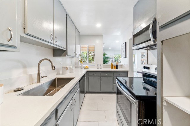 Detail Gallery Image 11 of 27 For 5674 Windsor Way #201,  Culver City,  CA 90230 - 2 Beds | 2 Baths