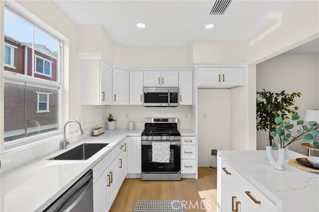 Detail Gallery Image 12 of 58 For 1960 Annandale Way, Pomona,  CA 91767 - 4 Beds | 2/1 Baths