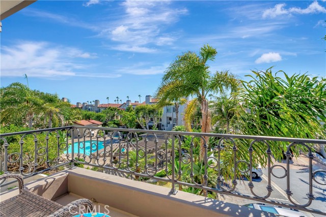 19325 Peachtree Lane, Huntington Beach CA: https://media.crmls.org/medias/8a2658c3-6b2e-4b68-98cc-194e25acc79d.jpg