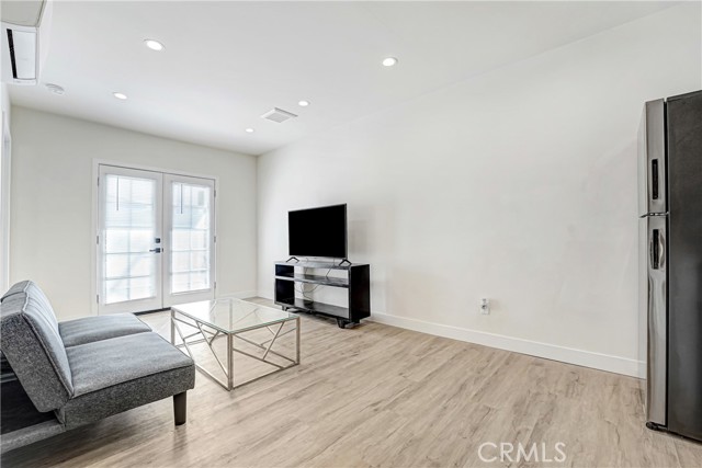 Detail Gallery Image 21 of 29 For 18216 Hartland St, Reseda,  CA 91335 - – Beds | – Baths