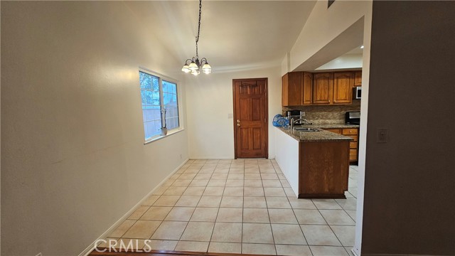 Detail Gallery Image 6 of 24 For 19668 Crystal Springs Ct, Newhall,  CA 91321 - 3 Beds | 2 Baths