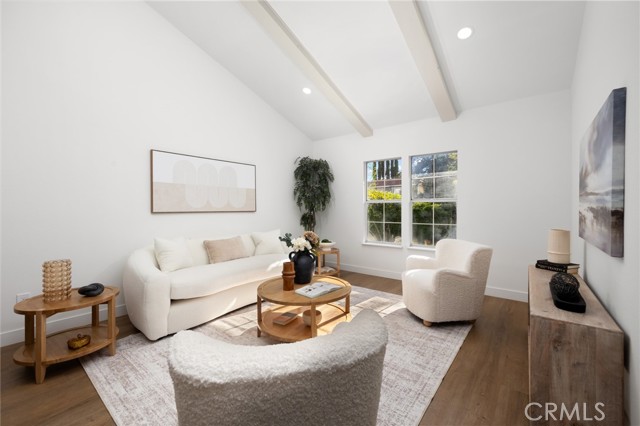 Detail Gallery Image 4 of 21 For 10012 Glade Ave, Chatsworth,  CA 91311 - 3 Beds | 2 Baths