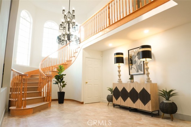 23242 Burbank Boulevard, Woodland Hills CA: https://media.crmls.org/medias/8a276c3c-3323-4aa0-84c7-66b64e4528ba.jpg