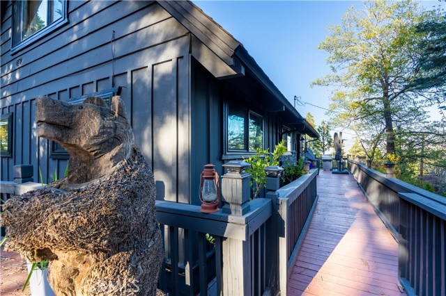 553 Pioneer Road, Lake Arrowhead CA: https://media.crmls.org/medias/8a27e588-0451-4edc-9000-1aee5107e11d.jpg
