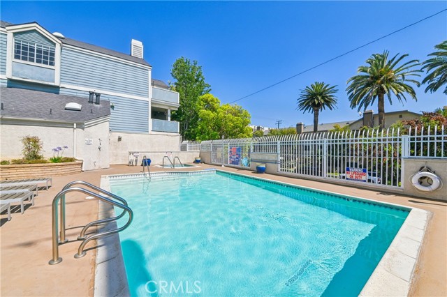 628 Daisy Avenue, Long Beach CA: https://media.crmls.org/medias/8a28737e-eb50-4278-b4a6-d7d992f15814.jpg