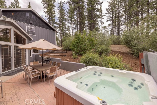 42385 Fox Farm Road, Big Bear Lake CA: https://media.crmls.org/medias/8a28b2c7-51f3-4e5a-a641-60fe5f996be6.jpg