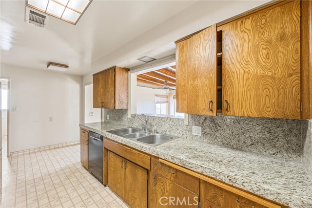 Detail Gallery Image 10 of 34 For 5137 Peacock, Riverside,  CA 92505 - 3 Beds | 1 Baths