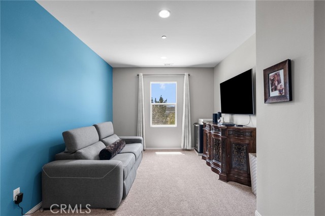 19512 Griffith Drive, Saugus CA: https://media.crmls.org/medias/8a2ce99c-c72f-48ca-b7b2-e16952f30e8c.jpg