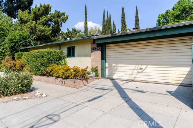 11594 Morrison Street, North Hollywood CA: https://media.crmls.org/medias/8a2d319f-d989-492c-8bcb-00fb77cad61e.jpg
