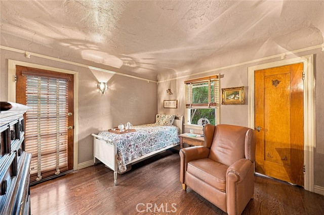 105 Claremont Avenue photo 28