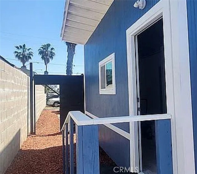 Front Image Thumbnail for CRDW25250184