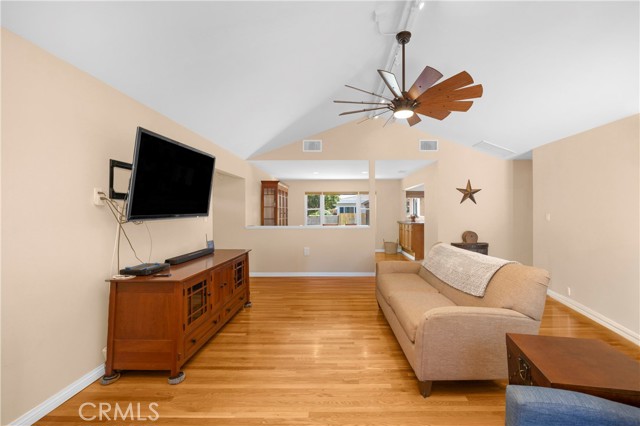 Detail Gallery Image 8 of 31 For 1521 S Dallas Dr, Anaheim,  CA 92804 - 3 Beds | 2/1 Baths