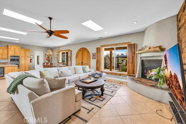 7423 Juniper Road, Joshua Tree CA: https://media.crmls.org/medias/8a2f3886-a9d1-4064-be5e-8b10950cba76.jpg