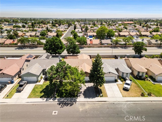 231 Sunny Meadow Drive, Bakersfield CA: https://media.crmls.org/medias/8a2fbe92-61cc-4a10-a5b7-5289384fcc1a.jpg