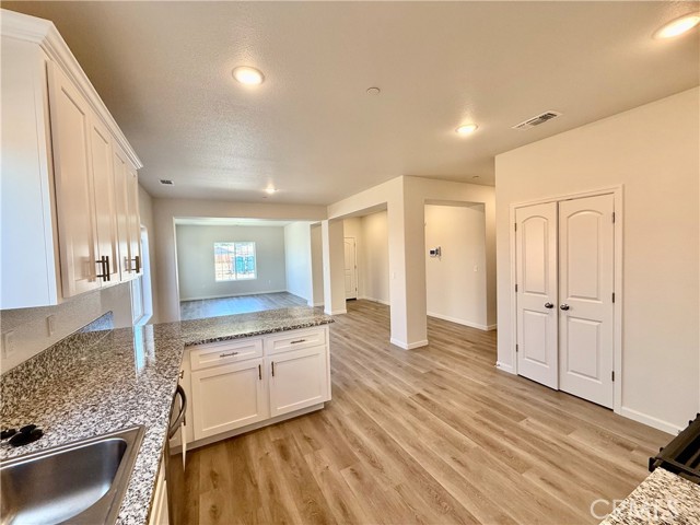 Detail Gallery Image 5 of 16 For 428 Oleander Ct, Chowchilla,  CA 93610 - 4 Beds | 2 Baths
