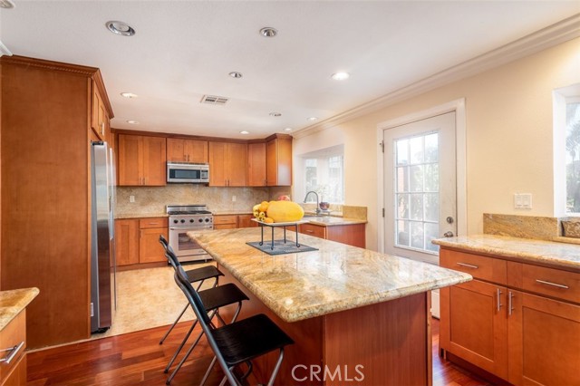 8a3017c9 B5d4 483a A2c2 F1afe0eccdba