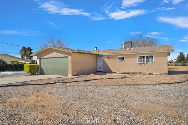 Detail Gallery Image 4 of 39 For 16020 Lime, Hesperia,  CA 92345 - 3 Beds | 2 Baths