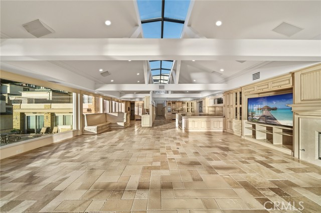 Detail Gallery Image 15 of 73 For 21 Bay, Laguna Beach,  CA 92651 - 6 Beds | 6/1 Baths