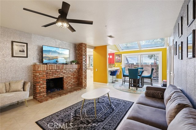 Detail Gallery Image 5 of 64 For 22625 Wood Shadow Ln, Lake Forest,  CA 92630 - 5 Beds | 3 Baths