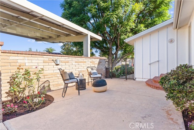 Detail Gallery Image 6 of 68 For 2544 Park Lake, Santa Ana,  CA 92705 - 2 Beds | 2 Baths