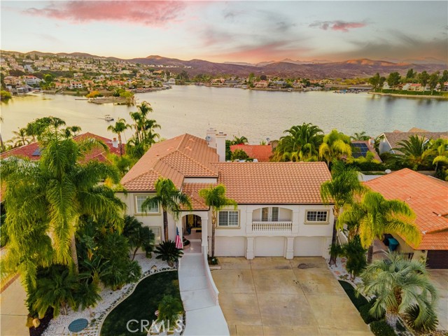 Detail Gallery Image 1 of 63 For 22060 Village Way Dr, Canyon Lake,  CA 92587 - 4 Beds | 4/2 Baths