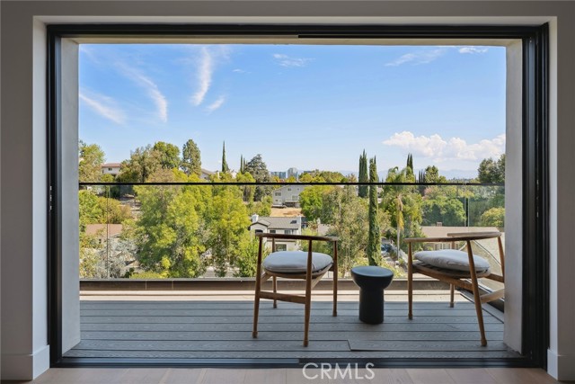 Detail Gallery Image 36 of 65 For 22268 Avenue San Luis, Woodland Hills,  CA 91364 - 5 Beds | 5/1 Baths