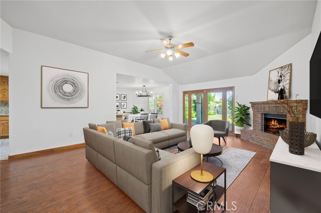 631 Faversham Way, Bakersfield CA: https://media.crmls.org/medias/8a34bfc9-1827-481d-a63e-b63f4e4b650d.jpg