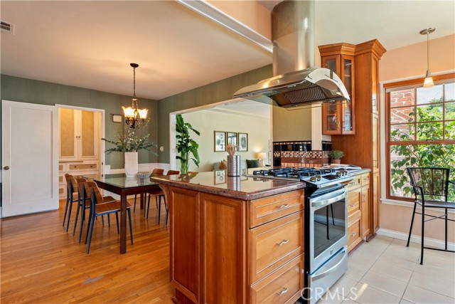 2042 E Crary Street, Pasadena CA: https://media.crmls.org/medias/8a355394-4d27-4ce6-a911-9ce3e3e492e8.jpg