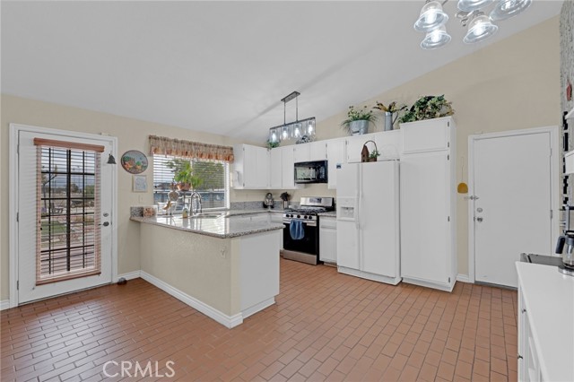 11359 Courtside, Victorville CA: https://media.crmls.org/medias/8a35a254-f092-4ccc-bef8-a4f147681628.jpg