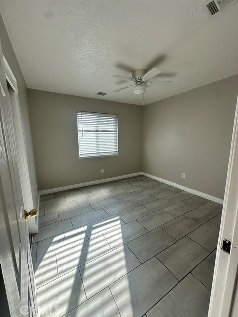 Detail Gallery Image 12 of 22 For 12790 Desert Creek Cir, Victorville,  CA 92395 - 3 Beds | 2 Baths