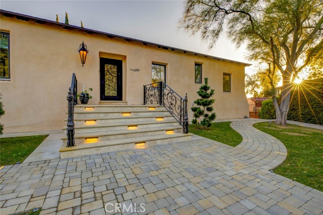 Detail Gallery Image 3 of 36 For 954 Rosemount, Glendale,  CA 91207 - 5 Beds | 3 Baths