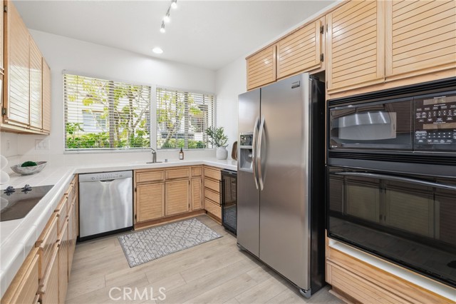 Detail Gallery Image 6 of 27 For 909 Muirfield, Newport Beach,  CA 92660 - 2 Beds | 2/1 Baths