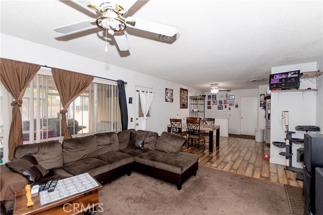 Detail Gallery Image 4 of 23 For 44512 N Tabler Ave, Lancaster,  CA 93535 - 4 Beds | 2 Baths