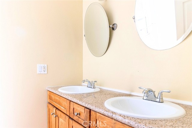 Detail Gallery Image 11 of 24 For 17844 Hartland Street, Reseda,  CA 91335 - 4 Beds | 2 Baths