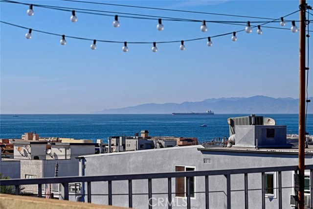 324 Bayview Drive, Hermosa Beach, California 90254, 3 Bedrooms Bedrooms, ,3 BathroomsBathrooms,Residential,Sold,Bayview,SB17236380