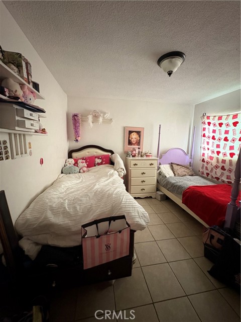 Detail Gallery Image 4 of 7 For 10441 Cypress Ave, Riverside,  CA 92505 - 4 Beds | 2 Baths