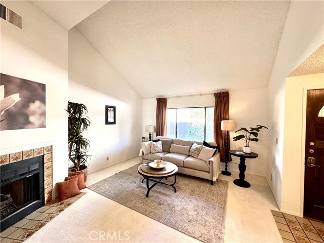 Detail Gallery Image 4 of 29 For 45 Alice St #F,  Arcadia,  CA 91006 - 2 Beds | 2/1 Baths