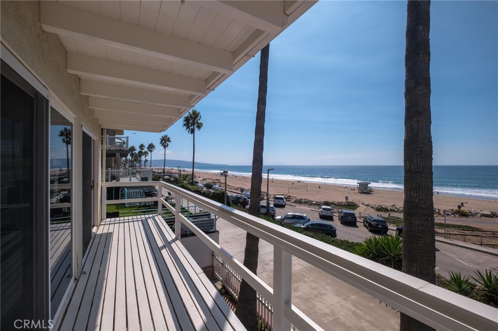 4416 The Strand #B