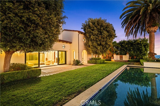 24 Scenic Bluff, Newport Coast CA: https://media.crmls.org/medias/8a387655-48b3-4e0b-85e9-5ec93079b0ea.jpg