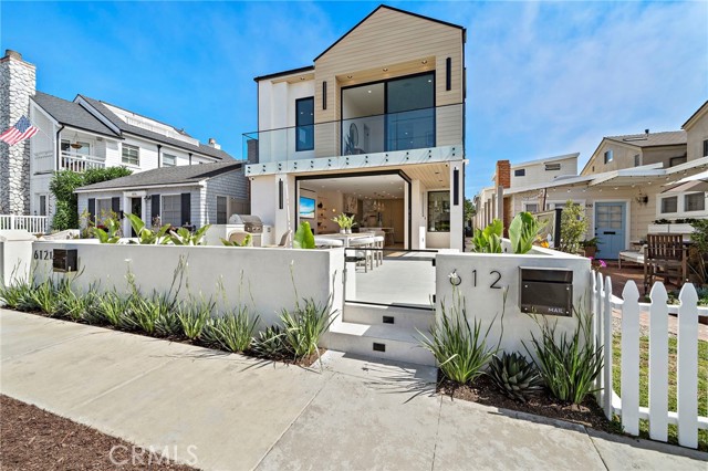 Detail Gallery Image 3 of 70 For 612 Begonia, Corona Del Mar,  CA 92625 - 3 Beds | 3/1 Baths