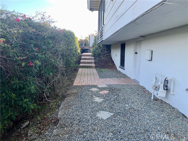 Path to bonus room / office.