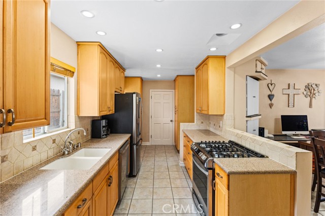 511 Mariposa Street, La Habra CA: https://media.crmls.org/medias/8a3a00ee-4b03-4455-8c10-fdaca8c0139c.jpg