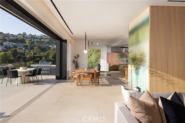 1000 Oriole Drive, Laguna Beach CA: https://media.crmls.org/medias/8a3aa5d7-3337-4a98-a6d3-432ec1bb1fe0.jpg