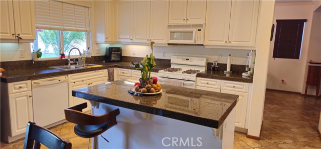 1940 CLEMENS Place, San Jacinto CA: https://media.crmls.org/medias/8a3aa890-9f8e-4d66-8b51-4a28f415ef3f.jpg