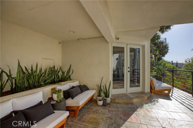 3863 Sherwood Place, Sherman Oaks CA: https://media.crmls.org/medias/8a3ab088-63dd-4234-be55-61527dc85368.jpg