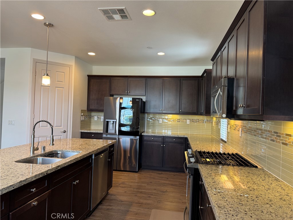 https://media.crmls.org/medias/8a3ab42c-ca95-4b30-9e6c-c23890f7eb8e.jpg?preset=X-Large