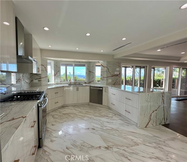 1716 Via La Paz, Burbank CA: https://media.crmls.org/medias/8a3d3e27-cc8b-490a-83f6-6347c456808d.jpg